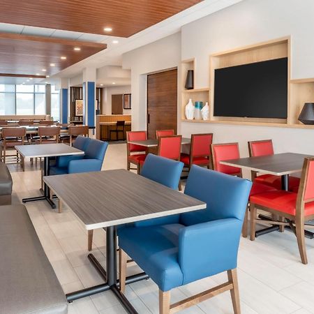 Holiday Inn Express & Suites - Milwaukee West Allis By Ihg Екстер'єр фото