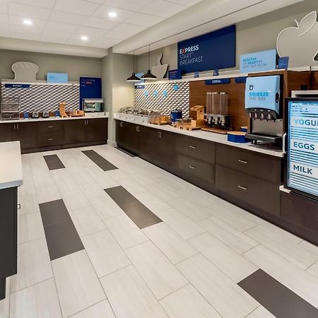Holiday Inn Express & Suites - Milwaukee West Allis By Ihg Екстер'єр фото