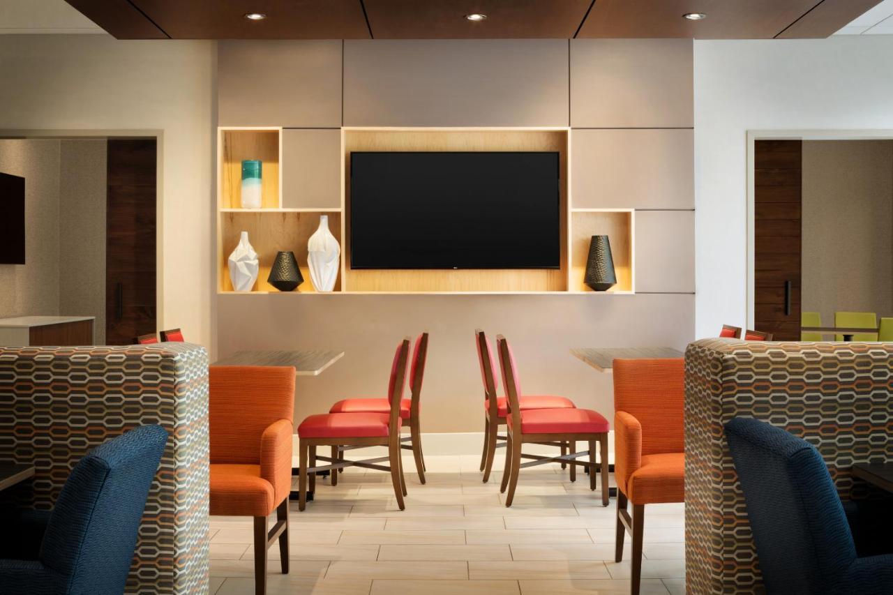 Holiday Inn Express & Suites - Milwaukee West Allis By Ihg Екстер'єр фото