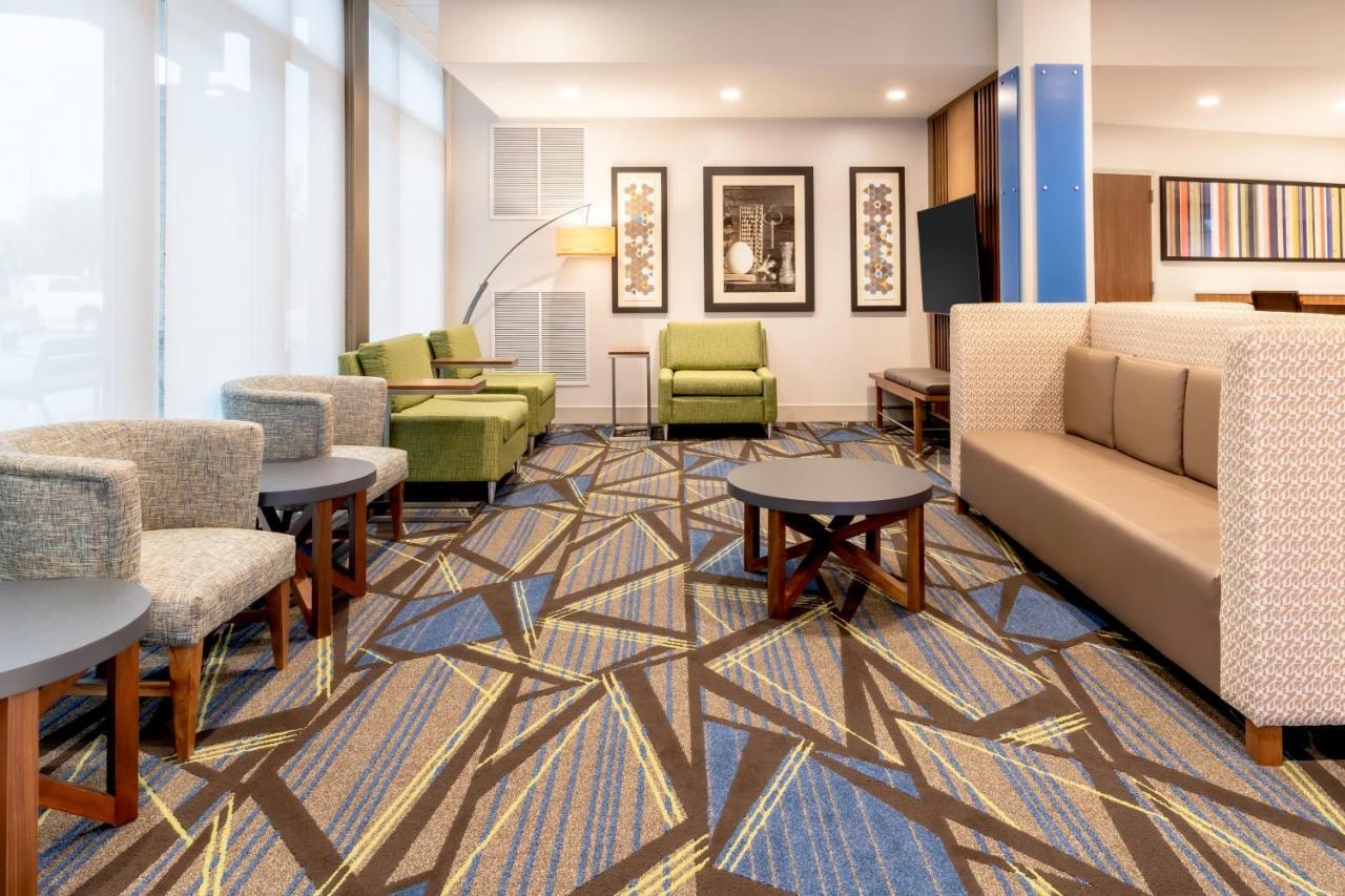 Holiday Inn Express & Suites - Milwaukee West Allis By Ihg Екстер'єр фото