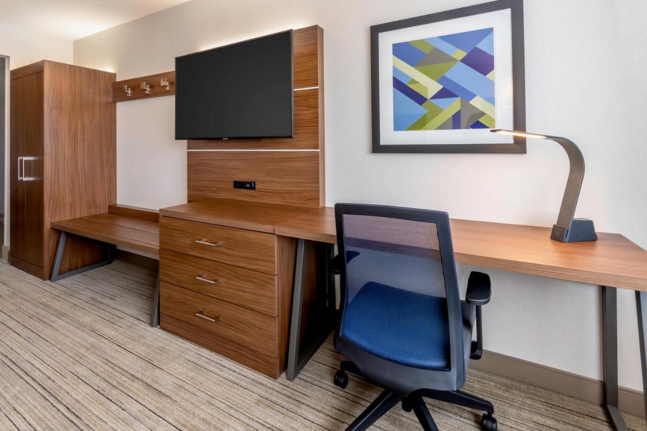 Holiday Inn Express & Suites - Milwaukee West Allis By Ihg Екстер'єр фото