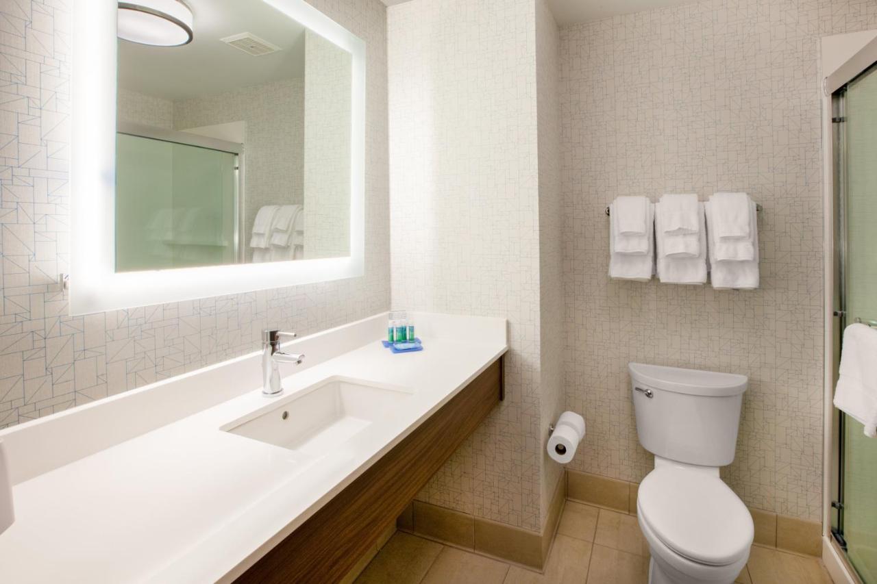 Holiday Inn Express & Suites - Milwaukee West Allis By Ihg Екстер'єр фото
