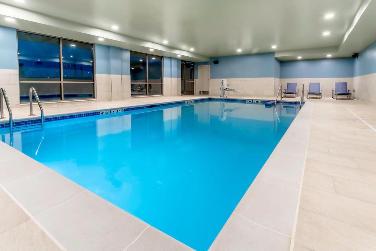 Holiday Inn Express & Suites - Milwaukee West Allis By Ihg Екстер'єр фото